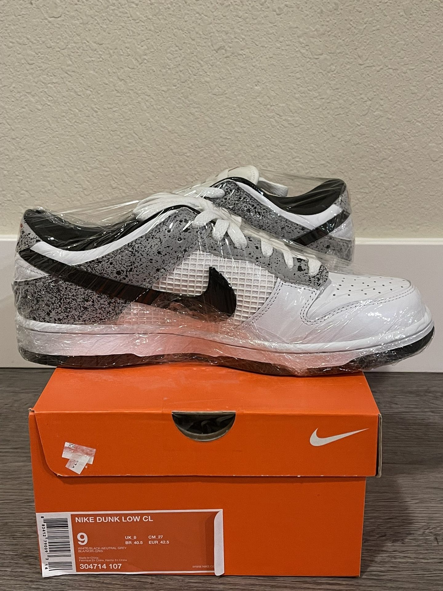 NEW! Nike Dunk Low CL “Jordan pack” Oreo, Size 9 for Sale in Elk 