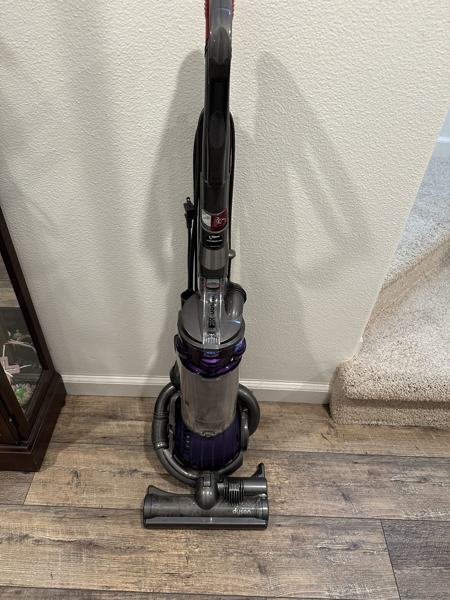 Dyson DC25 Ball Bagless Vacuum
