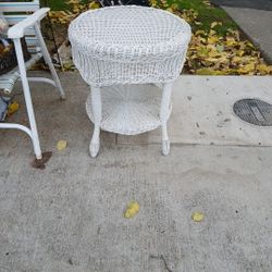 Vintage White Wicker Round Accent Table With Shelf