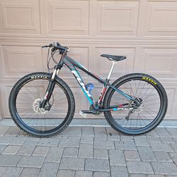 FUJI NEVADA 29 ER 10 X 3 SPEED MOUNTAIN BIKE