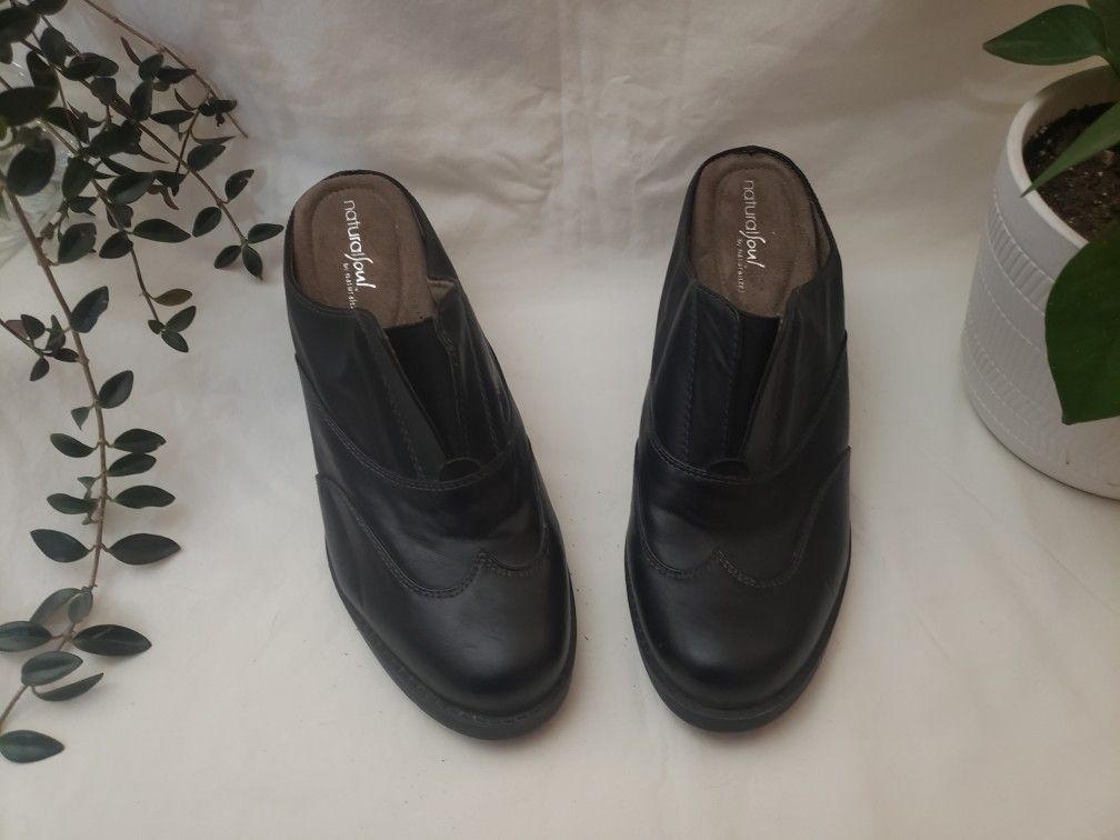 Natural soul cammie heeled slip on mule with a 2.5" heel