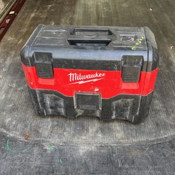 Milwaukee M18 Vacuum