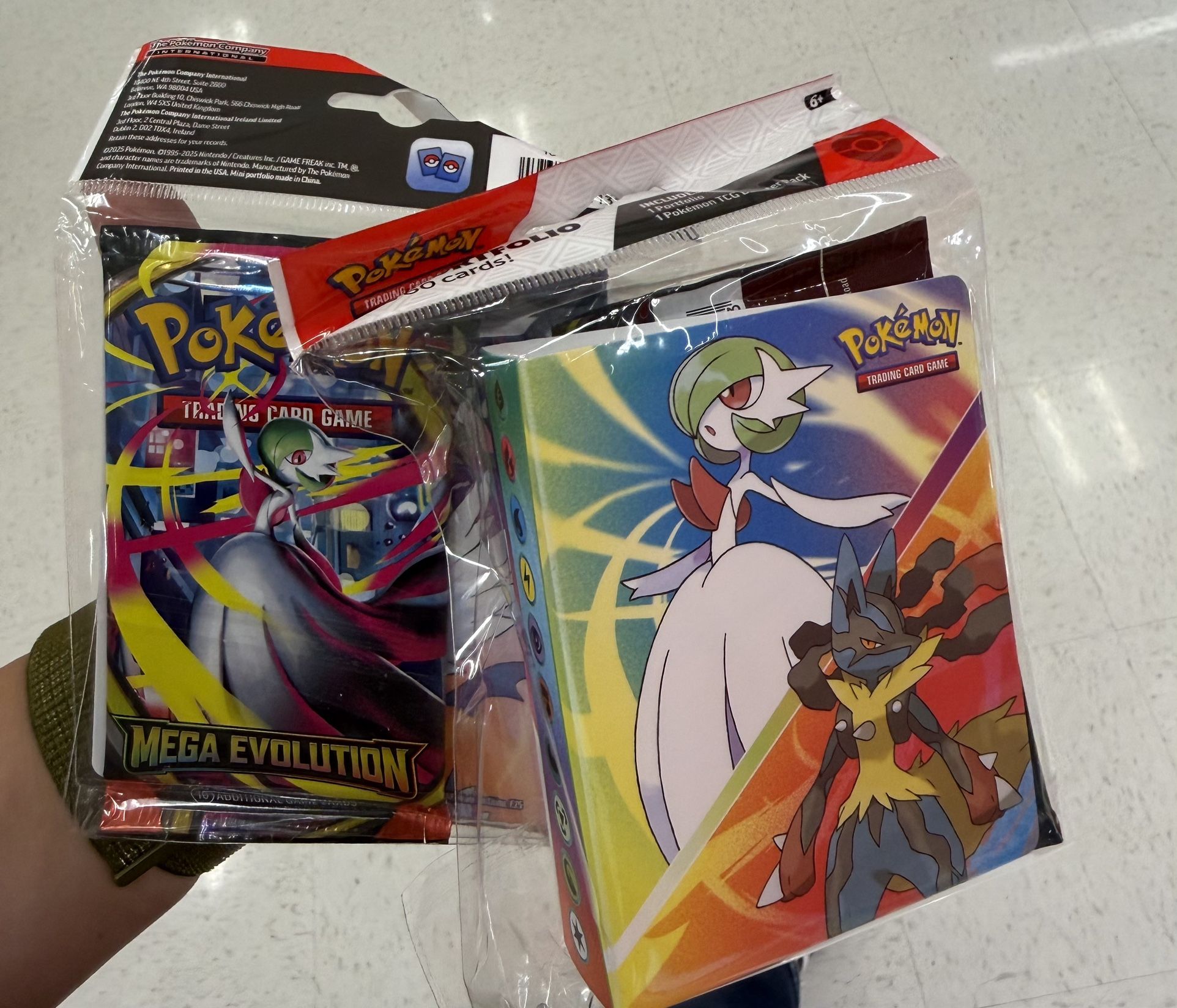 Pokemon mega evolutions portfolio pack