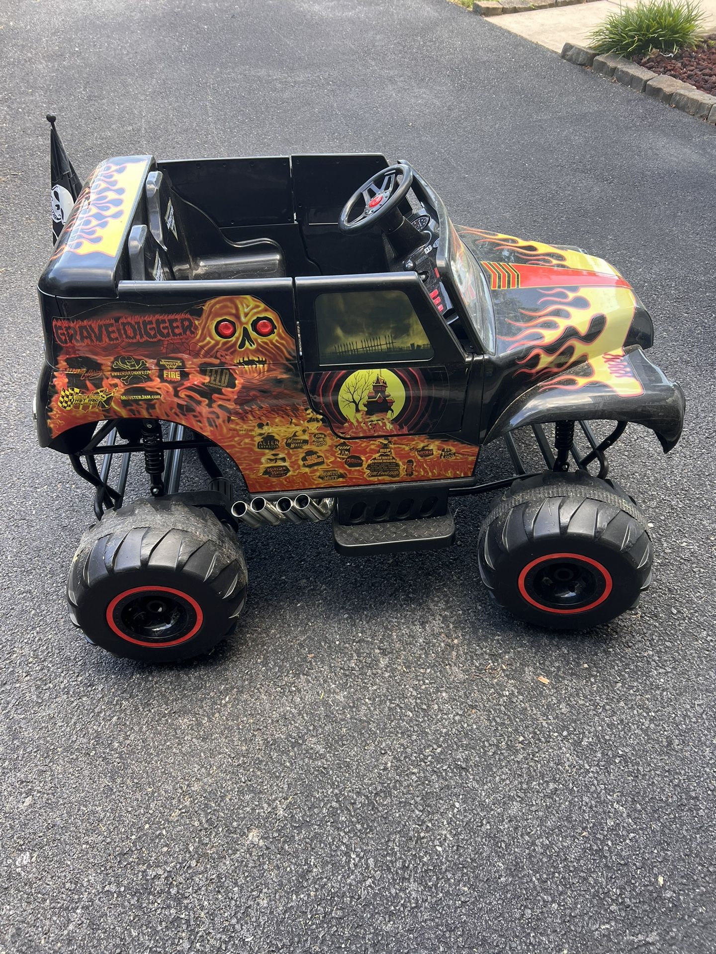 Ride On Grave Digger