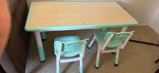 Children’s adjustable table with two chairs