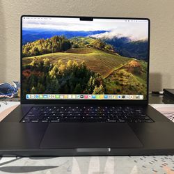 MacBook Pro 16inches M3 Pro (latest Model)