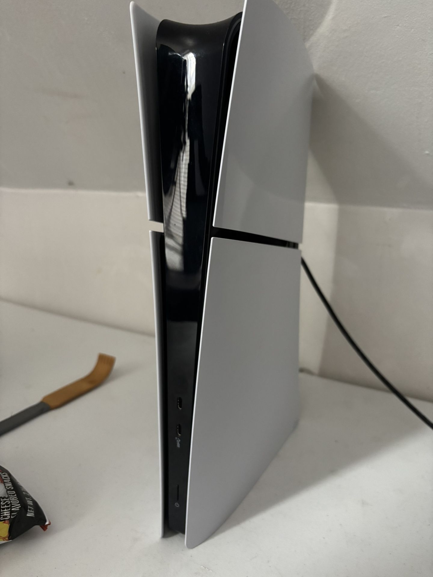 PS5 Slim Used Handful Of Times Don’t Have Time To Play It Anymore Comes With As 144hz Monitor That U Can Run 120hz On PS5 For High FPS Gaming