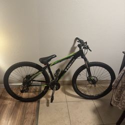 Trek Marlin 6 Mountain Bike