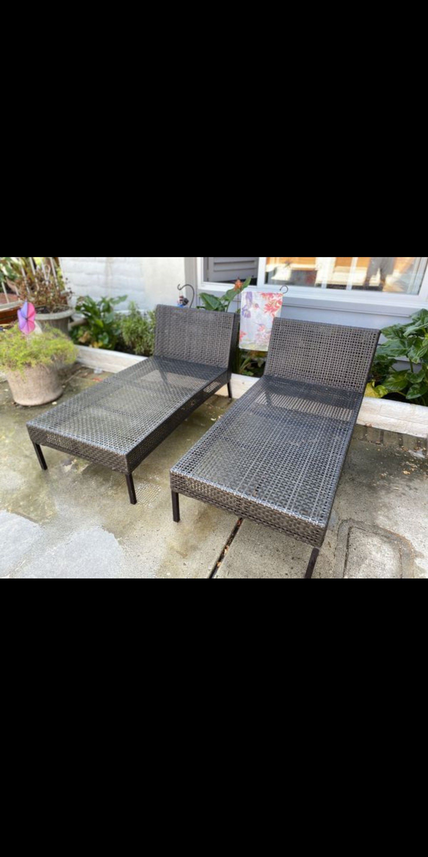 Two wicker Long chirs, and two regular chairs for patio or pool