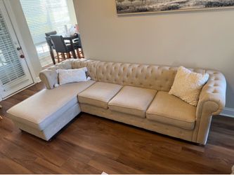 Chesterfield-style Couch with Built-in Chaise