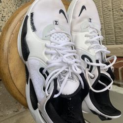 Nike Zoom Sneakers (White & Black)