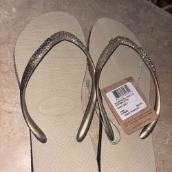 HAVAIANAS GOLD FLIP FLOPS