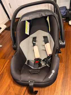 Safety 1st  Car seat with base included