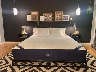 Dreamcloud Hybrid King Mattress-Like New, Delivery Available