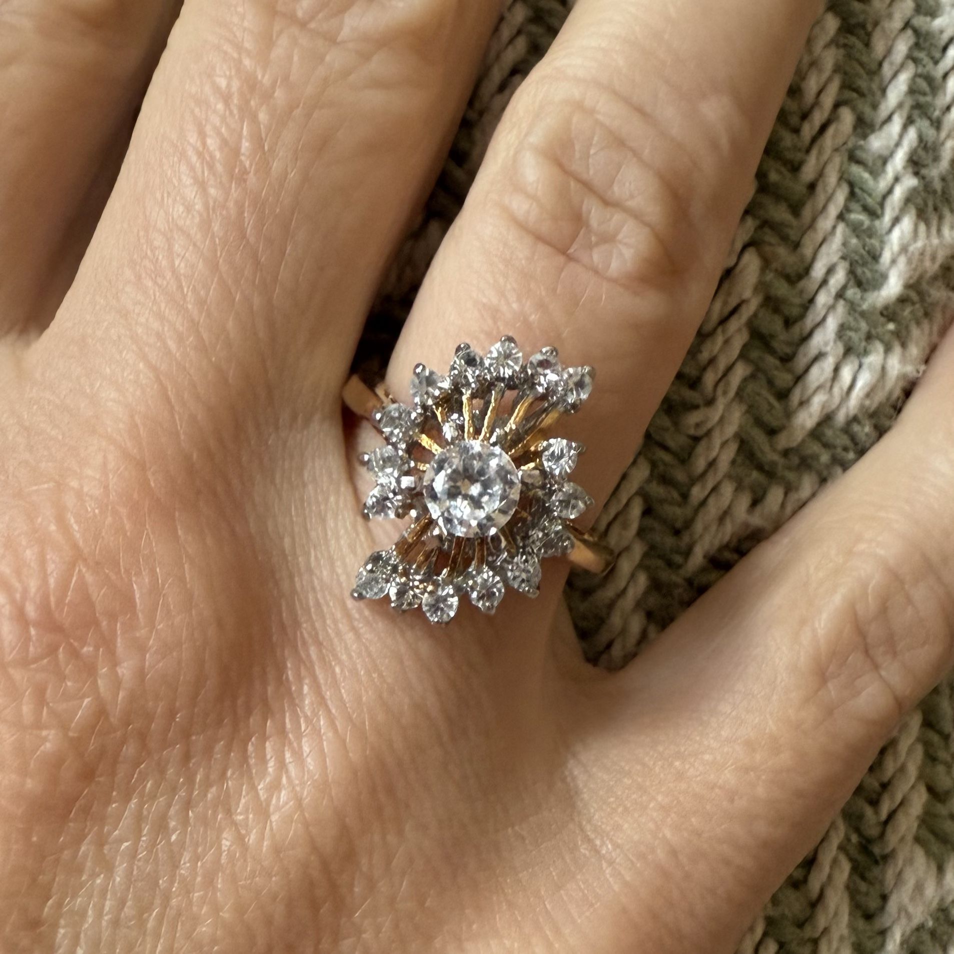 Vintage 18K Gold plated Ring - Not sure the size