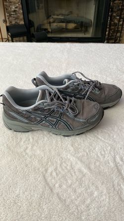 Asics women’s sz 8