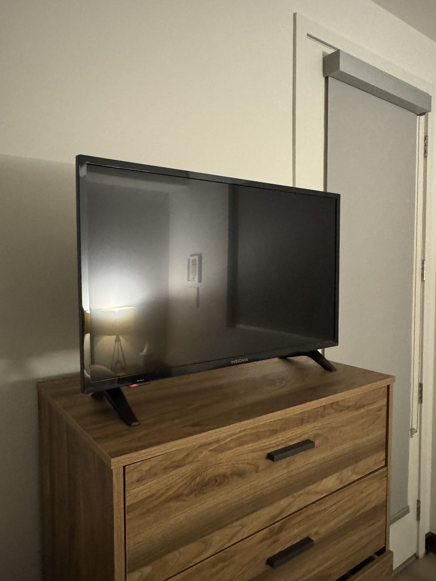 Insigniaâ„¢ - 32" Class F20 Series LED HD Smart Fire TV