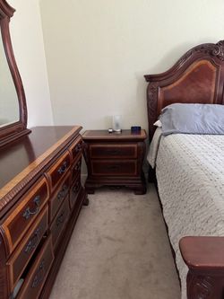 Bedroom set. 5 piece