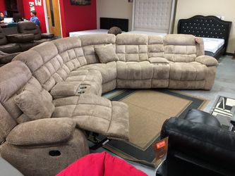 BRAND NEW RECLINABLE SECTIONAL SOFA