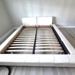 King size bed 🛏️ frame