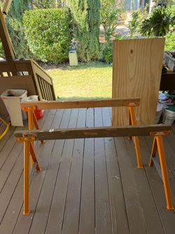 2 folding Bora Jobhorses with a 2x4 grip.
