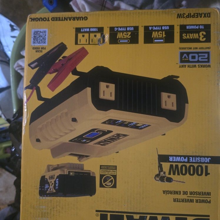 Dewalt 1000 watt 3 way power inverter
