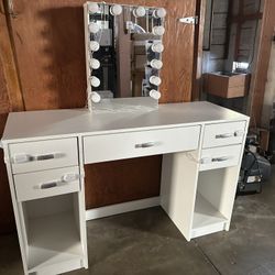 Vanity Desk With Light