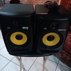 KRK ROKIT 8.  MONITOR STUDIO SPEAKERS WITH POWER CABLES. VERY GOOD CONDITION