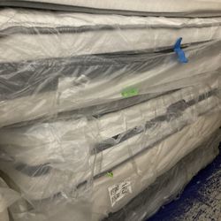 Pillow top king mattresses including boxsprings 250 and up. Must go this week