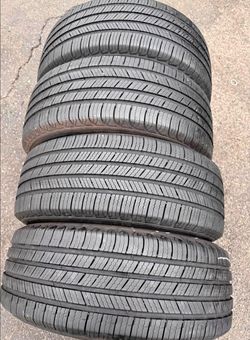 205 55 16 Michelin tires Con 80% de Vida Las 4