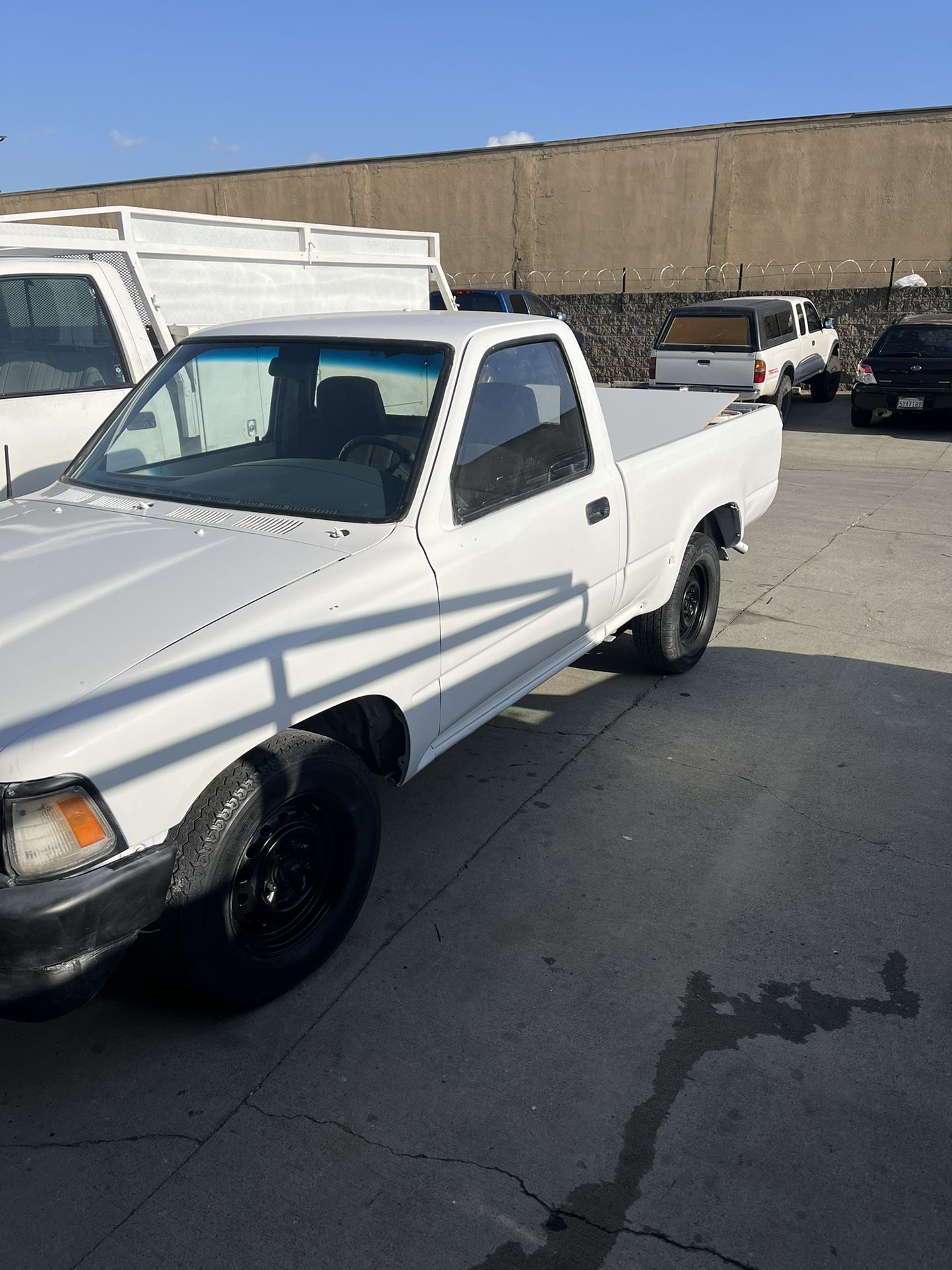 1990 Toyota 22r Pickup for Sale in Hawthorne, CA - OfferUp