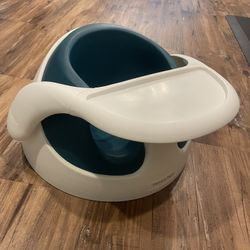 Mama And Papa Snug Seat and Tray