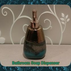 BEAUTIFUL CERAMIC BATHROOM SOAP DISPENSER 
