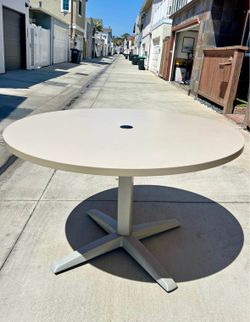 Modern Cream Round Pedestal Table