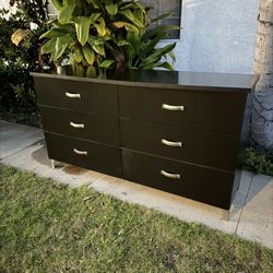 6 Drawer Dresser !