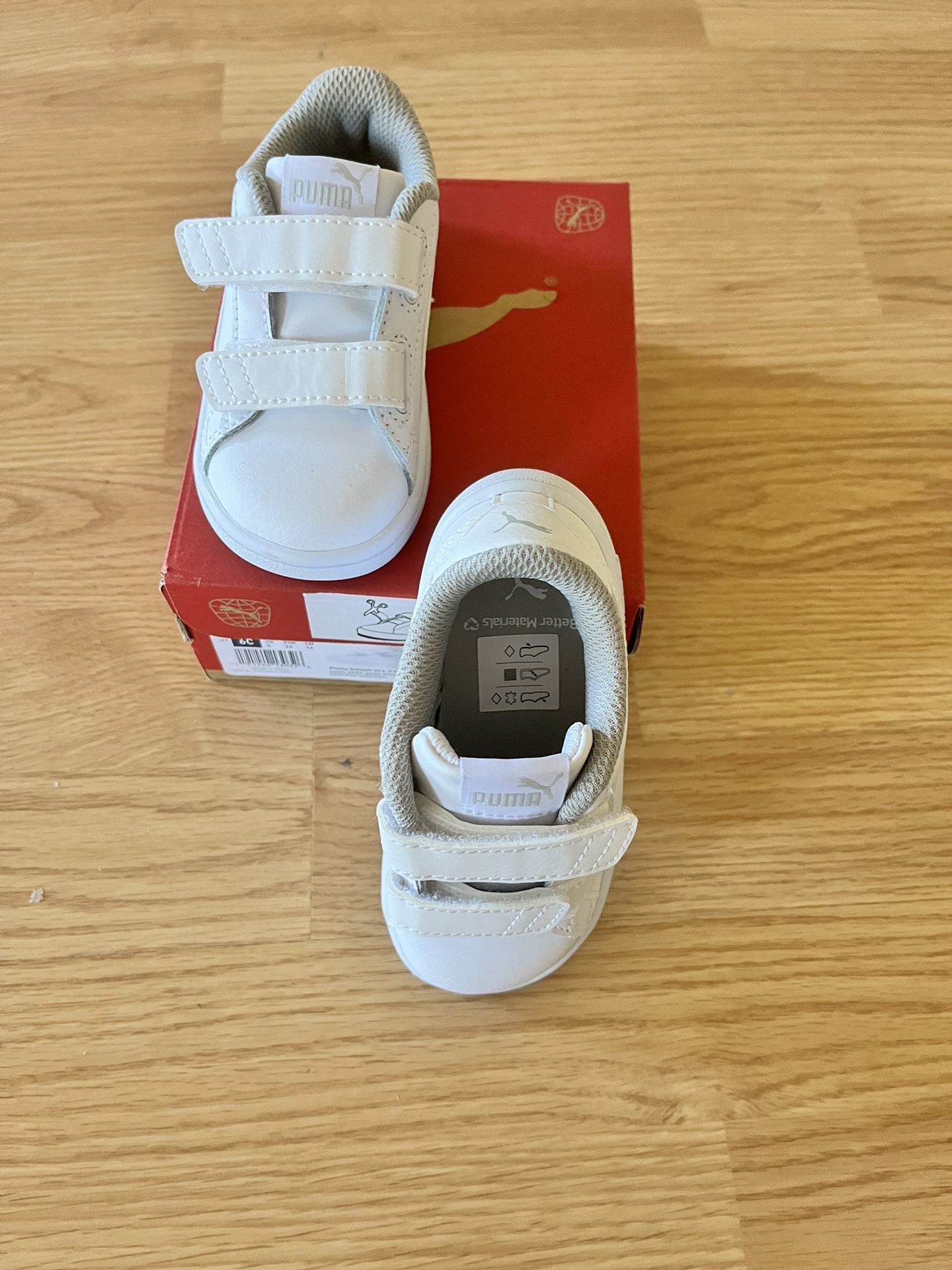 Puma Baby / Toddler Girl Smash V2 White Sneakers . Size 6. New . In Box