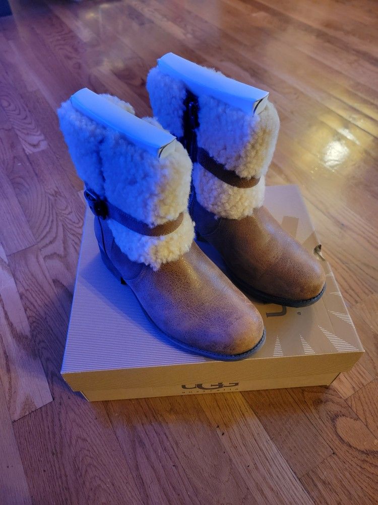UGG W BLAYRE II BOOTS (Never Worn)