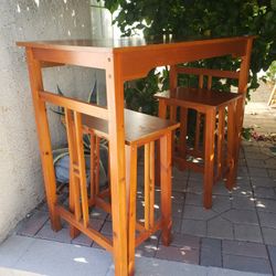DINING TABLE 