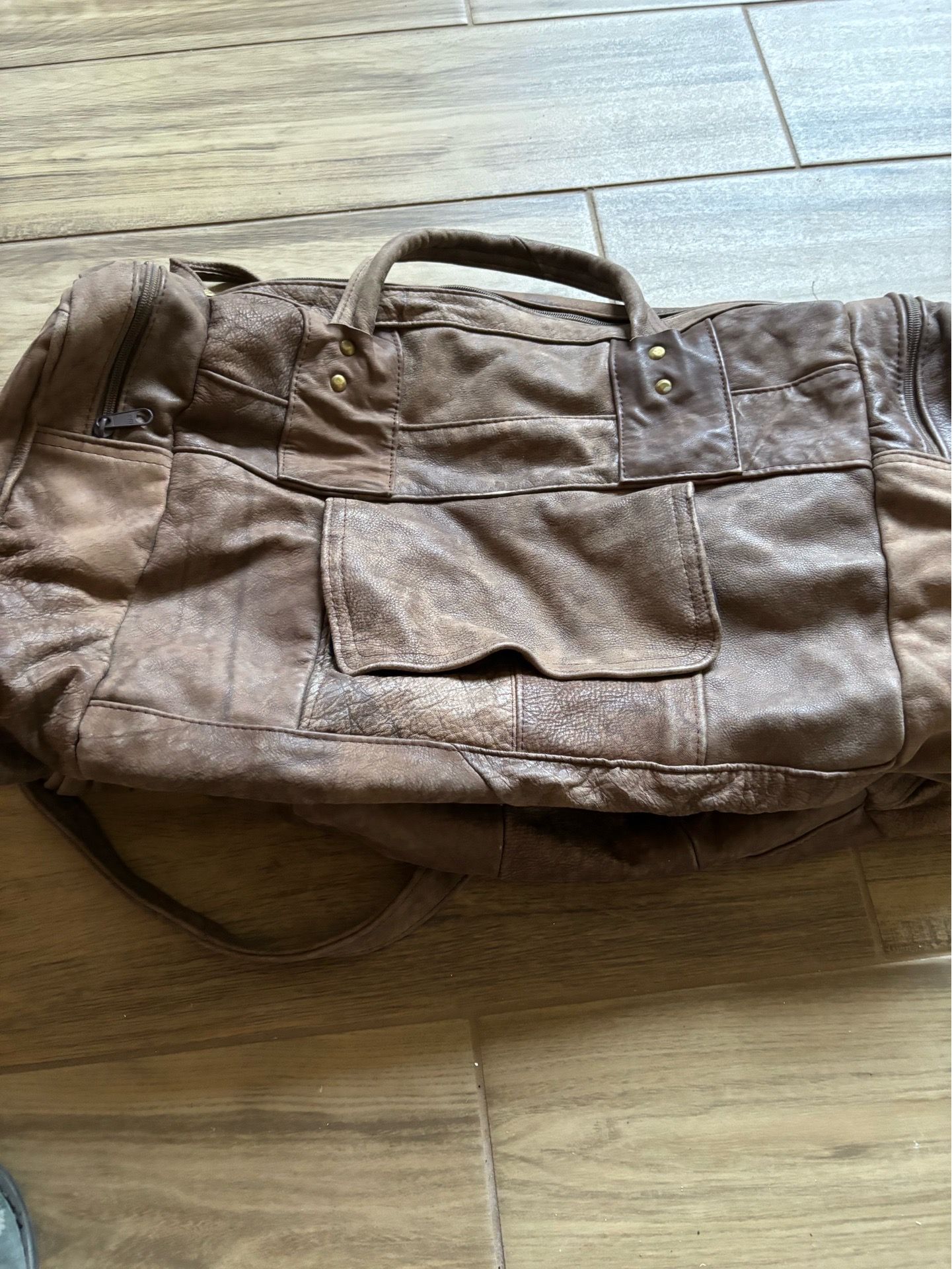 Leather Duffle bag, fully lined. EXCELLENT