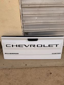 Chevy Silverado 1500 Custom Tailgate