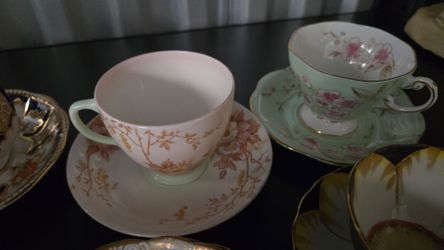 14 cups and saucers vintage  many gold tinted