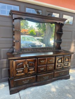 Dresser vanity