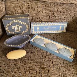 VTG Avon Avonshire Blue Soap Dish And Soap & 3 Hostess Fragranced Soaps As Is
