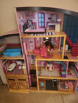 Doll House With Accesoeies