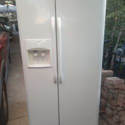 Refrigerator With Ice Maker And Water
