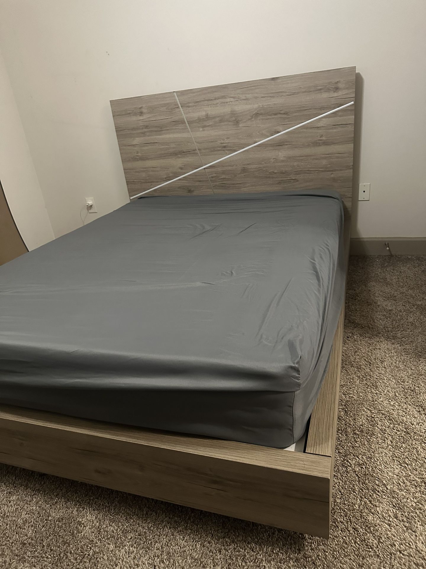 QUEEN MODERN BEDFRAME