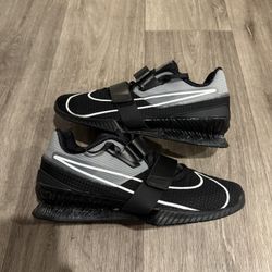 Nike Weight Lifting Shoes Size 9 New 