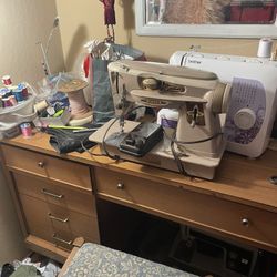 Singer Sewing Machine-Vintage