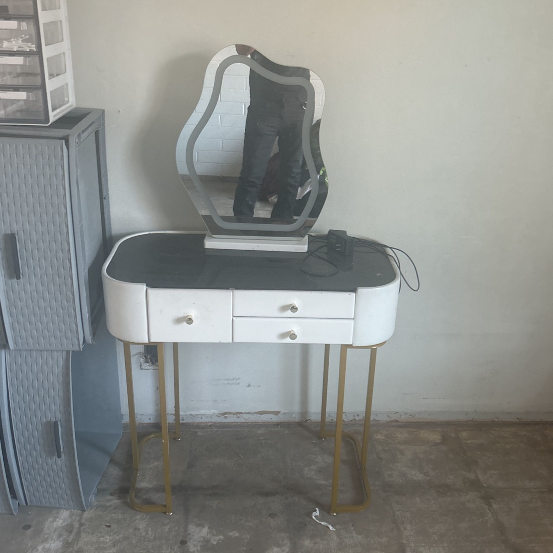 A Vanity Set Up With The Mirror With Three Different Tones Of Light With Mp3 Bluetooth Speaker