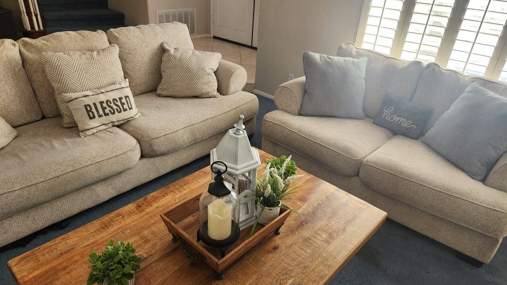 Couch & Loveseat Set .. Sofa's .. Couches